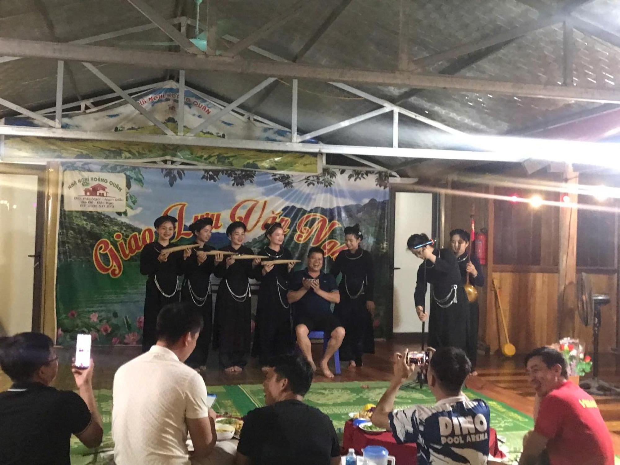 Hoang Quan Homestay Ba Be Buitenkant foto